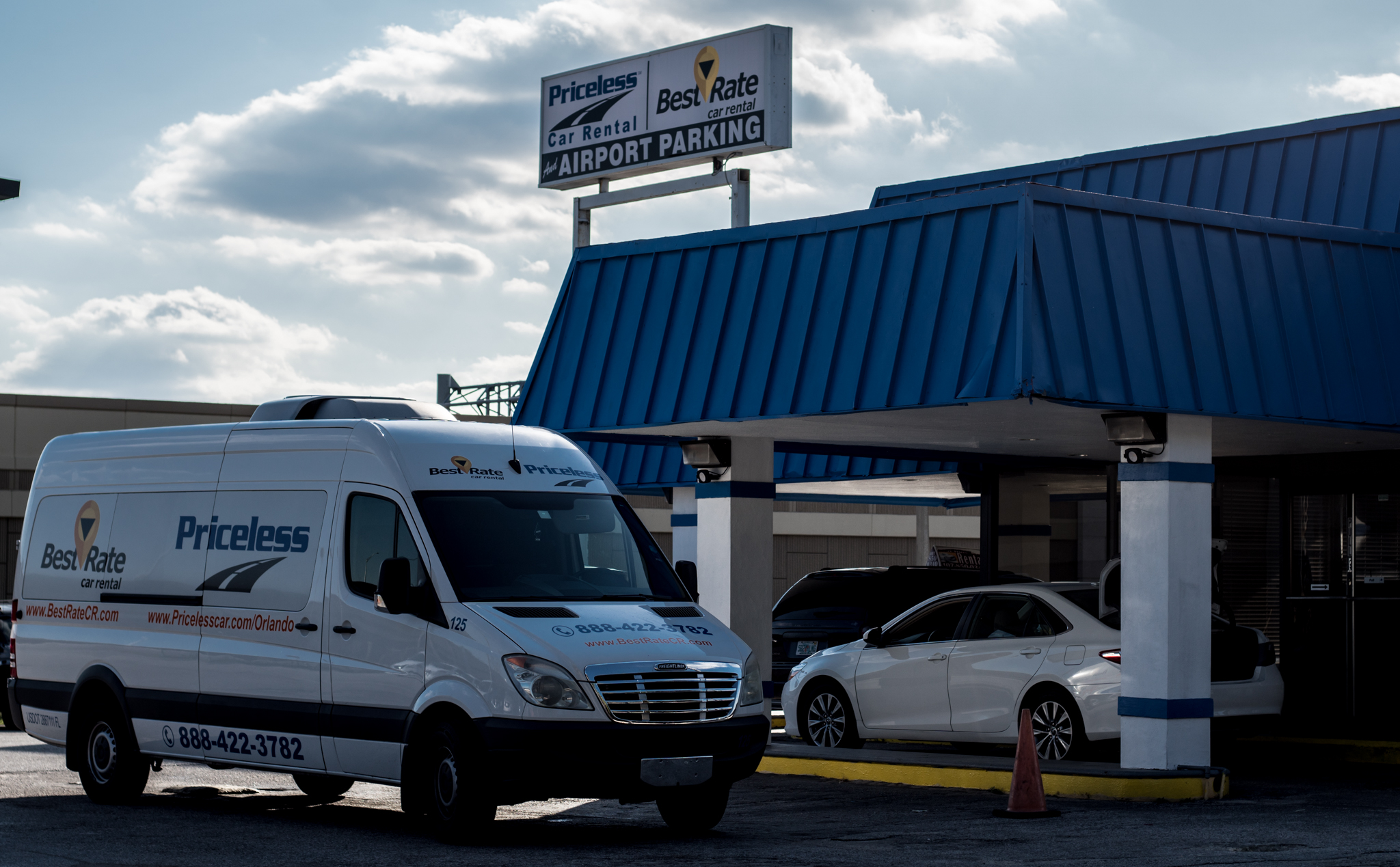 OMNI Airport Parking - VALET