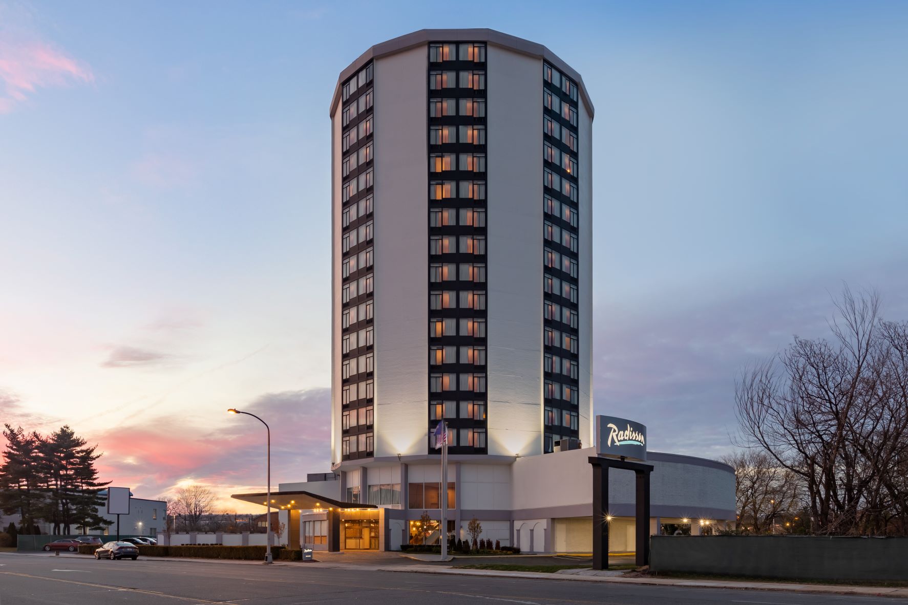 PHL Park & Ride - Holiday Inn Philadelphia Airport (PHL)