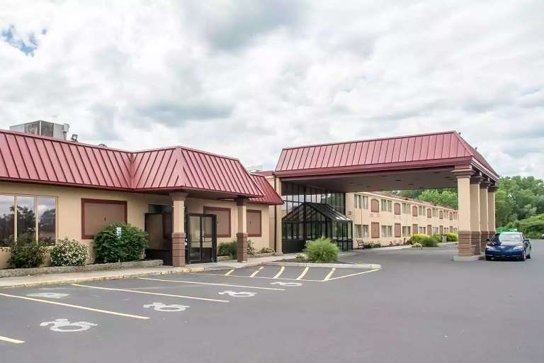 Motel 6 Rochester Airport (ROC)